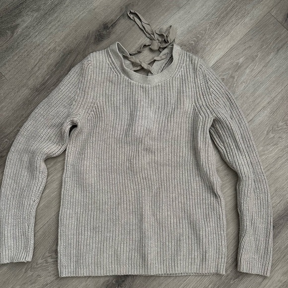 Banana Republic Light Gray Knit Sweater - Picture 1 of 3